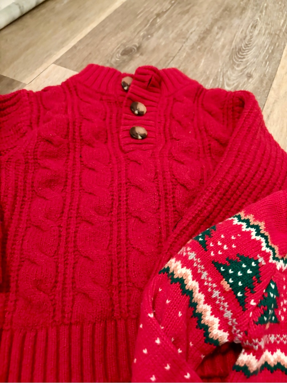 2T boy red sweaters, holiday print - Picture 3 of 5